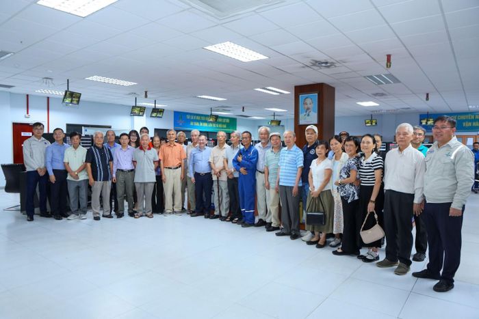 Đoàn công tác Hội DKVN cùng cán bộ, công nhân viên BSR tham dự buổi làm việc.