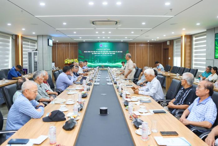 Toàn cảnh buổi làm việc.