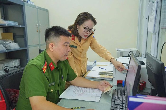 Phòng CSGT hướng dẫn Công an cấp xã triển khai rà soát, đối chiếu, chuẩn hóa dữ liệu giấy phép lái xe.