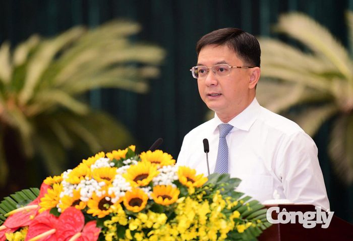 Ông Nguyễn Mạnh Cường - Ủy viên dự khuyết Ban Chấp hành Trung ương Đảng, Ủy viên Ban Thường vụ Thành ủy , Phó Chủ tịch UBND Thành phố trình bày báo cáo Quy hoạch tổng thể TP.HCM thời kỳ 2025-2025, tầm nhìn 100 năm.