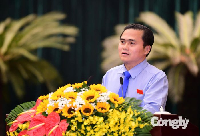 Ủy viên Thường trực, Trưởng Ban Văn hóa - Xã hội HĐND Thành phố Cao Thanh Bình trình bày báo cáo thẩm tra 15 dự thảo nghị quyết thuộc lĩnh vực văn hóa - xã hội tại kỳ họp thứ sáu HĐND khóa XI.