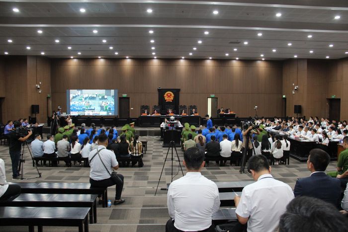 Toàn cảnh phiên tòa.