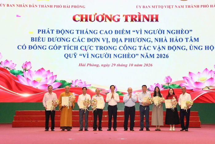 Biểu dương các đơn vị, nhà hảo tâm có đóng góp tích cực, ủng hộ Quỹ "Vì người nghèo" năm 2026.