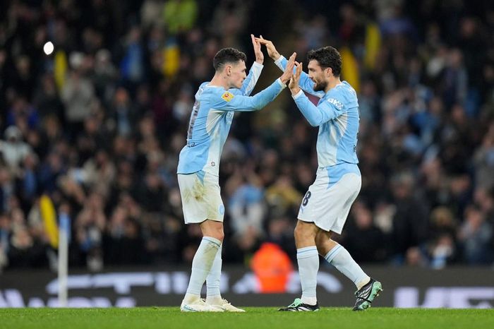 Nhưng cũng chỉ mất 10 phút, Man City tìm lại thế cân bằng nhờ cú sút xa hiểm hóc của Kovacic