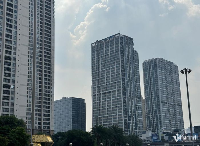 Chung cư nằm sát đại lộ Thăng Long. Ảnh: Duy Anh