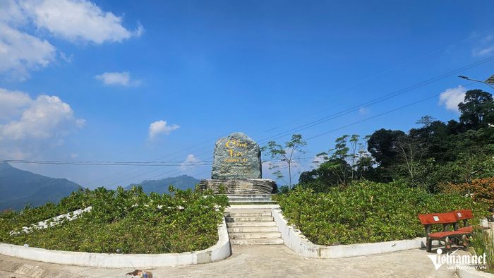 Cổng trời Mường Lát ở xã Trung Lý. Ảnh: Lê Dương