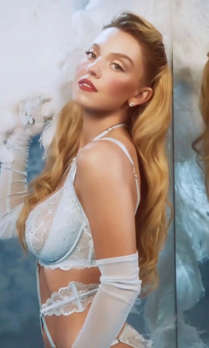 Sydney Sweeney trong quảng cáo nội y SYRN.