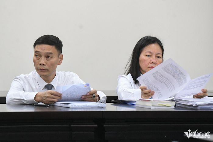 Đoàn luật sư tại phiên tòa.