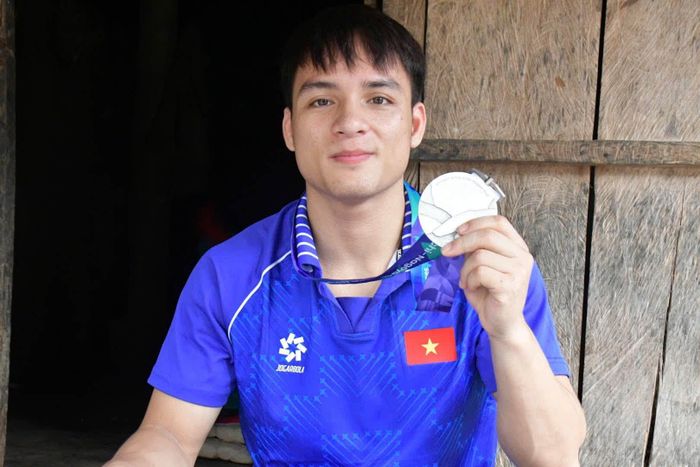 Đinh Văn Tâm là niềm tự hào của người H'Re.