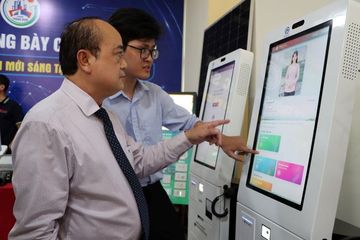 Lãnh đạo Sở Khoa học và Công nghệ TP Đồng Nai trải nghiệm không gian đổi mới sáng tạo tại Trảng Bom