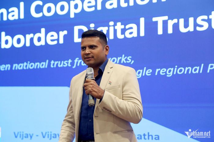 Ông Vijayakumar Manjunatha nhận định cần xây dựng cầu nối giữa các khuôn khổ tin cậy quốc gia. Ảnh: Phạm Công