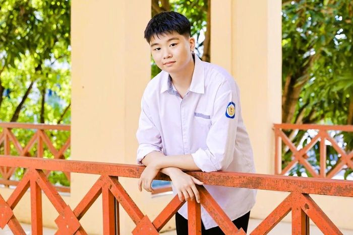 Nguyễn Mạnh Cường đạt điểm SAT 1600/1600, IELTS 8.0 và mới đây giành giải Ba học sinh giỏi cấp tỉnh môn Tiếng Nga. Ảnh: NVCC