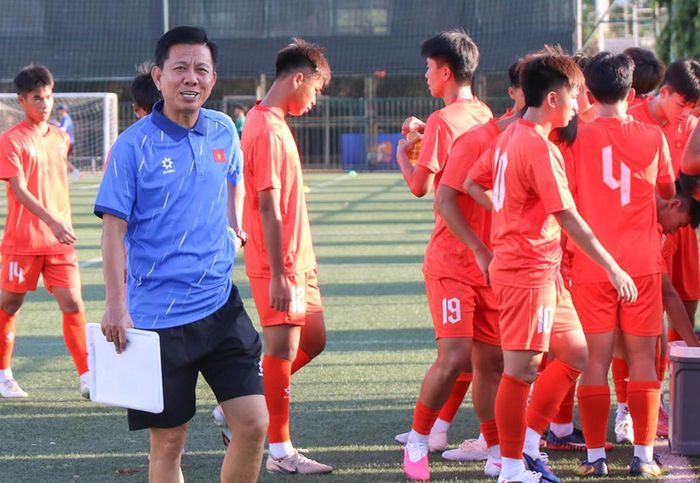Thầy trò HLV Hoàng Anh Tuấn xuất sắc vượt qua U15 Cuba ở tứ kết.