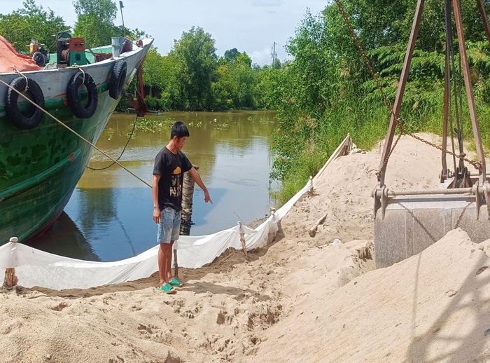 Vị trí các đối tượng tiếp cận kho vật liệu xây dựng. Ảnh: KL