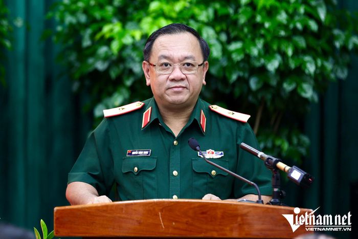Thiếu tướng Nguyễn Thành Trung, Chính ủy Bộ Tư lệnh TPHCM phát biểu tại hội nghị. Ảnh: Phước Sáng