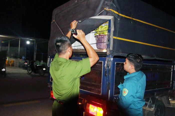 Công an tuần tra, kiểm soát truy tìm phạm nhân. Ảnh: Xuân Ngọc
