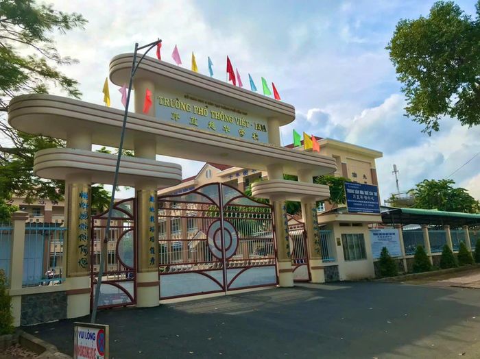 Trường phổ thông Việt - Hoa nơi xảy ra vụ việc. Ảnh: T.X