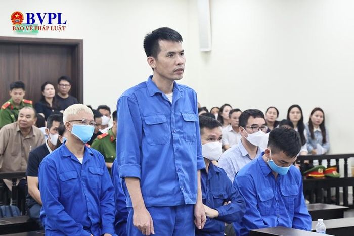  Bị cáo Nguyễn Thế Hùng trước bục khai báo.