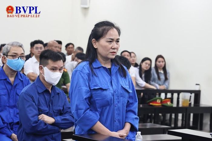  Bị cáo Hà Thị Nga trước bục khai báo.