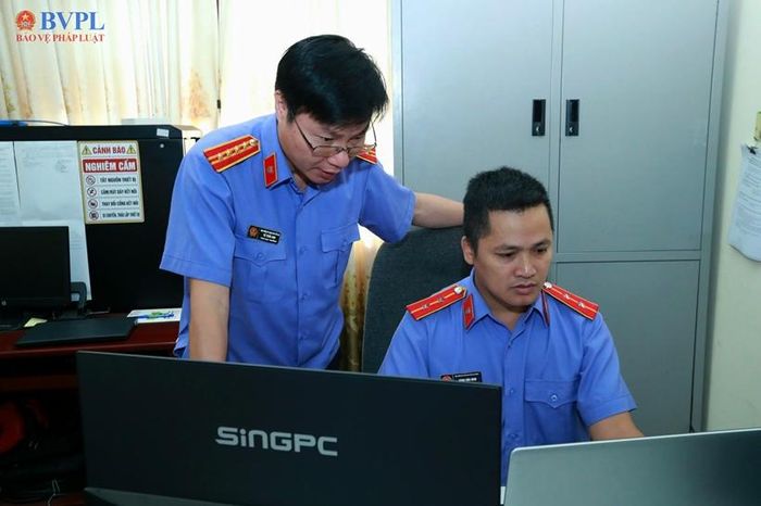 Đồng chí Vũ Tuấn Anh, Phó Cục trưởng Cục 2,VKSND tối cao phụ trách kiểm tra chất lượng, tiến độ cập nhật dữ liệu.