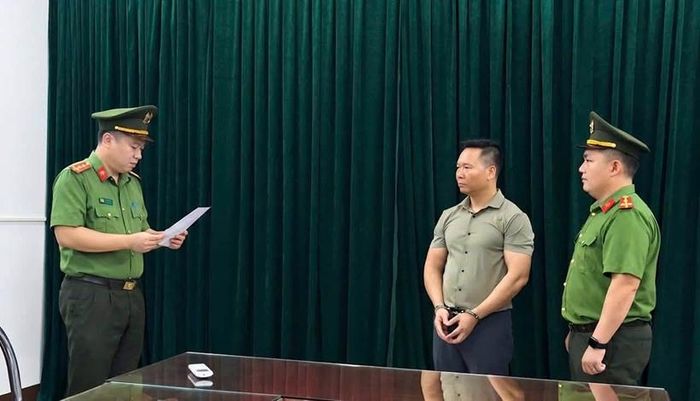 Cơ quan An ninh điều tra Công an tỉnh Phú Thọ tống đạt các quyết định tố tụng đối với bị can Trần Huy Thức - Giám đốc, người đại diện theo pháp luật Công ty AMADO.