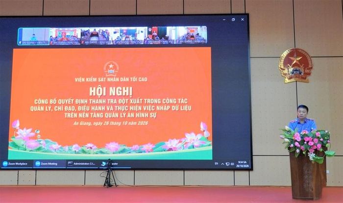  Đồng chí Nguyễn Hồng Quân, Chánh Thanh tra VKSND tối cao, Trưởng đoàn thanh tra phát biểu chỉ đạo tại hội nghị.