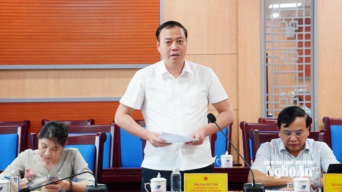 Đồng chí Chu Đức Thái - Ủy viên BTV Đảng ủy, Trưởng Ban Văn hoá - Xã hội HĐND tỉnh phát biểu tại hội nghị. Ảnh: Hoàng Bá