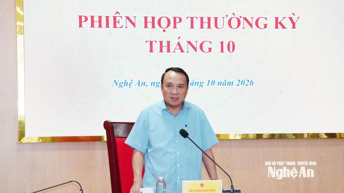 Đồng chí Dương Đình Chỉnh - Ủy viên Ban Thường vụ Tỉnh ủy, Phó Chủ tịch Thường trực HĐND tỉnh, Bí thư Đảng ủy chủ trì buổi làm việc. Ảnh: Hoàng Bá