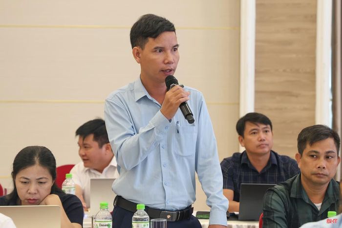 Ông Nguyễn Văn Đại - Phó Trưởng phòng Kinh tế, UBND xã Gia Hanh chia sẻ những khó khăn trong triển khai tại hội thảo đánh giá kết quả thực hiện dự án AWD năm 2026 và kế hoạch triển khai vụ xuân 2027.
