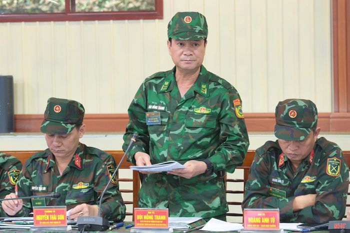 Đại tá Bùi Hồng Thanh - Phó Chỉ huy trưởng Bộ CHQS tỉnh, Chỉ huy trưởng Ban Chỉ huy BĐBP Hà Tĩnh phát biểu ý kiến.