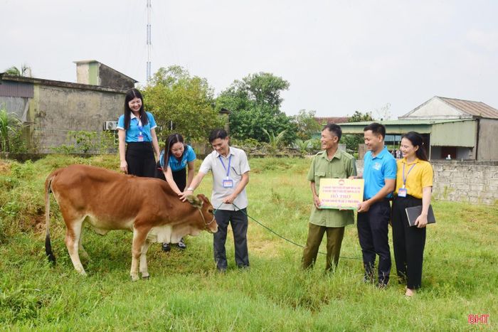 Niềm vui được lan tỏa đến với nhiều gia đình yếu thế trên địa bàn Lộc Hà.