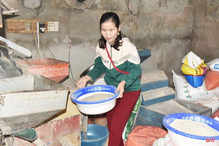 Nhờ phát huy tốt mô hình sinh kế được chương trình giảm nghèo hỗ trợ, chị Nguyễn Thị Thanh (thôn Lộc Nguyên) đã thoát nghèo, làm ăn khấm khá.
