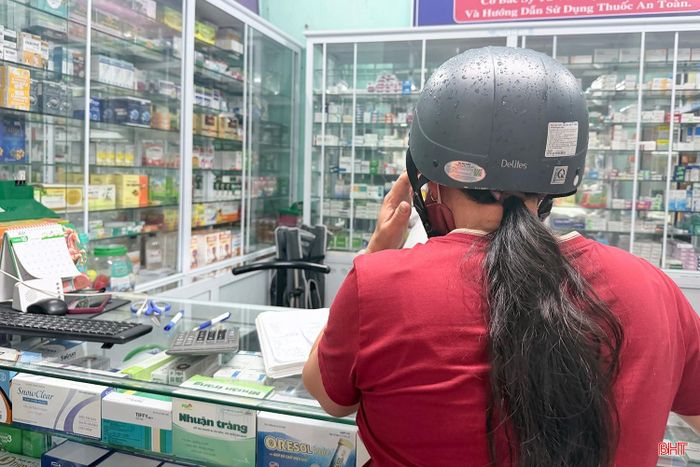 Người dân tìm mua Tamiflu với mong muốn nhanh khỏi cúm A.