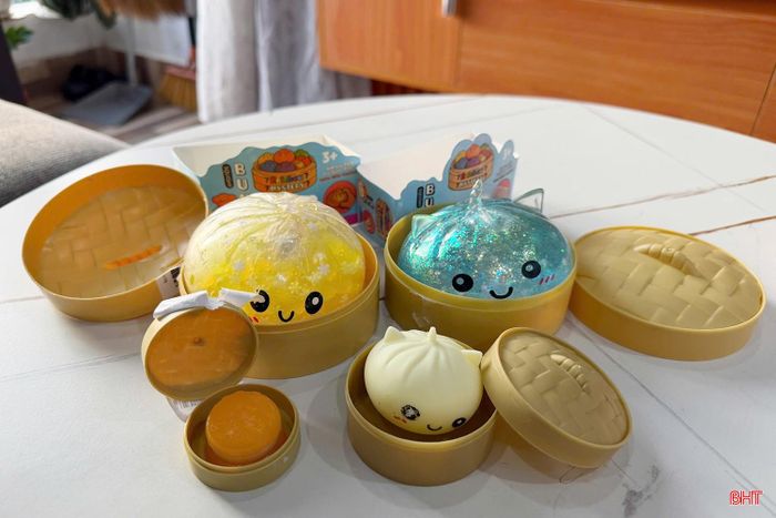 Loại đồ chơi có tên Squishy hiện nay đang là "cơn sốt" trong giới học sinh.