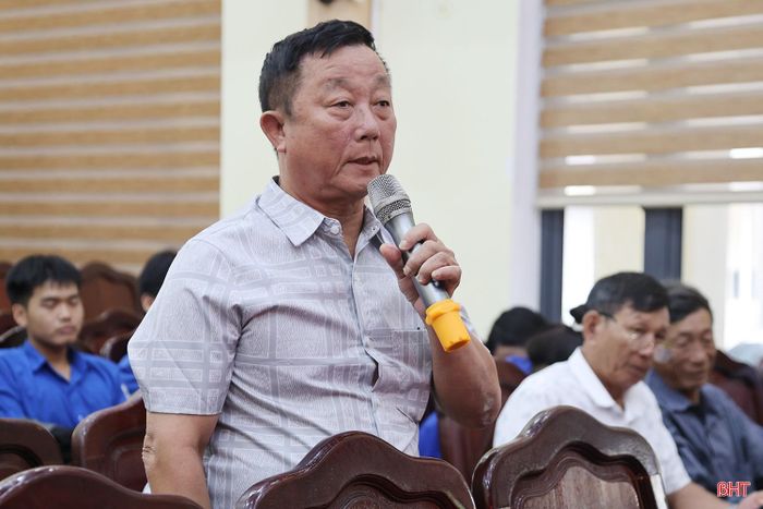 Ông Mai Văn Chất (TDP Đông Yên 2) kiến nghị một số nội dung liên quan đến cơ chế, chính sách hỗ trợ cho hộ nghèo, hộ có hoàn cảnh khó khăn.
