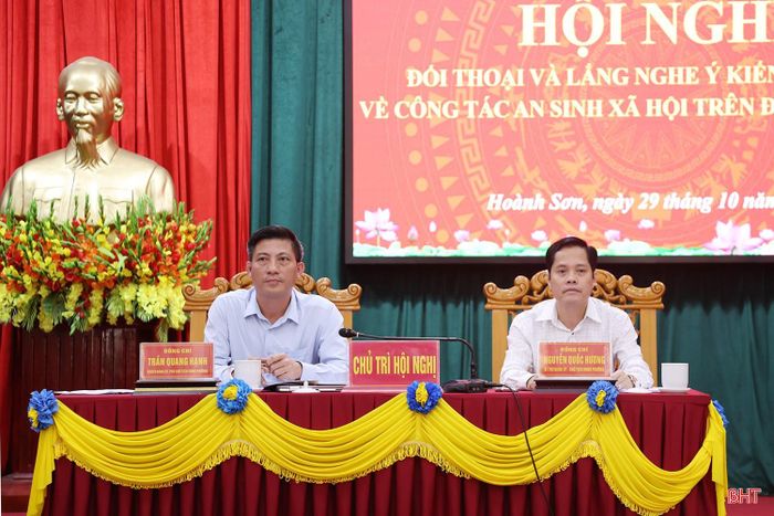 Lãnh đạo Đảng ủy và UBND phường chủ trì hội nghị.