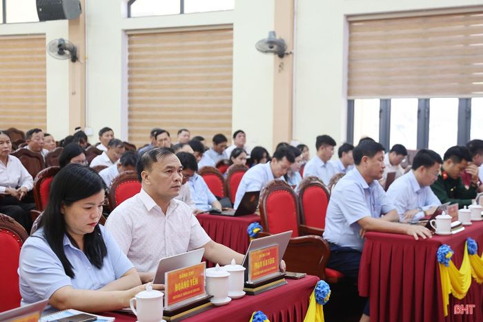 Các đại biểu tham dự hội nghị.