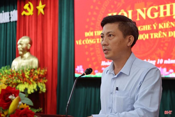 Phó Chủ tịch UBND phường Hoành Sơn Trần Quang Hạnh báo cáo kết quả thực hiện công tác an sinh xã hội trên địa bàn.