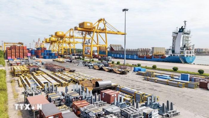 Cảng Hoàng Diệu Chùa Vẽ nhanh chóng ổn định hoạt động, phát huy hiệu quả mô hình quản trị sau hợp nhất, với thu nhập bình quân của người lao động tăng 34% so trước đây. (Ảnh: TTXVN phát)