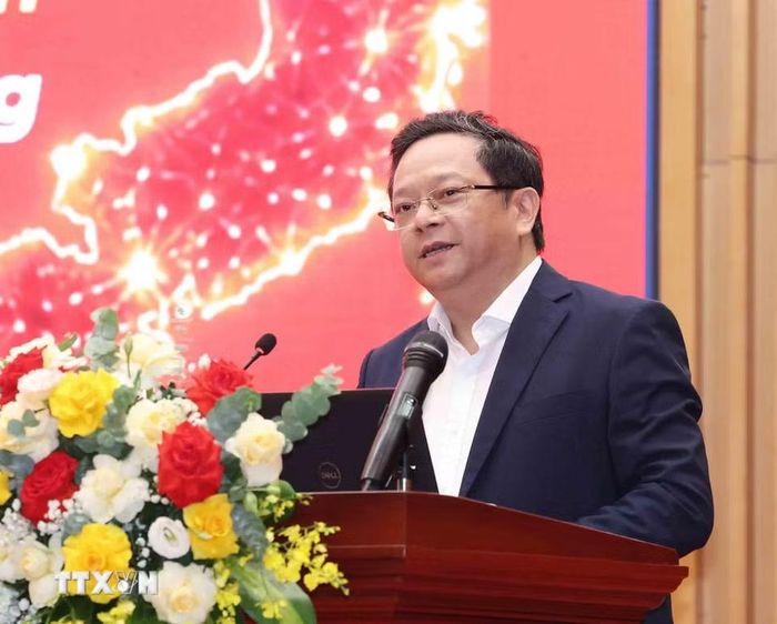 Đồng chí Nguyễn Đức Hiển, Phó Trưởng Ban Chính sách, chiến lược Trung ương giới thiệu chuyên đề tại hội nghị. (Ảnh: Phương Hoa/TTXVN)