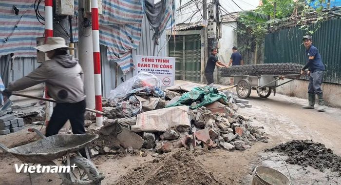 Công trình xây dựng ở phường Định Công. (Ảnh: PV/Vietnam+)