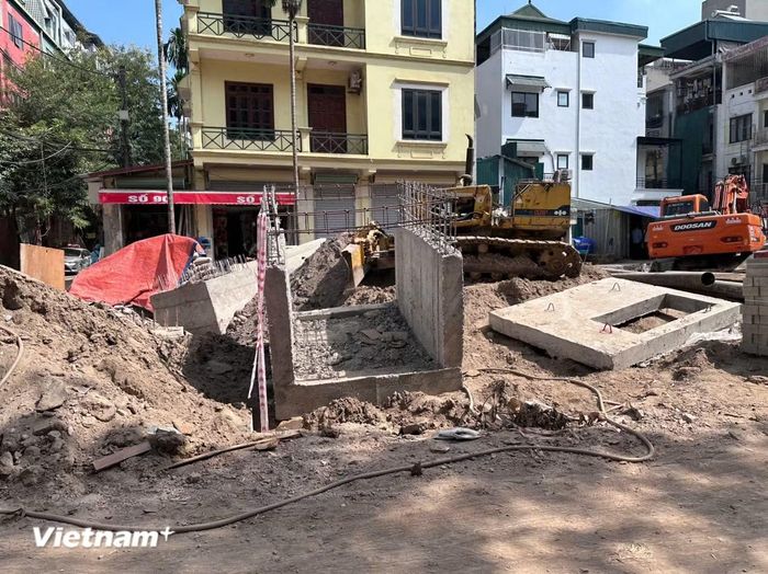 Khu vực ngõ 381 Nguyễn Khang. (Ảnh: Long Vũ/Vietnam+)