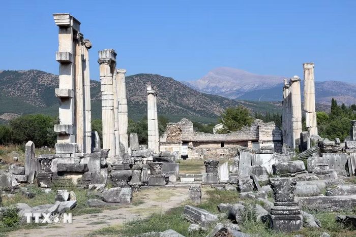 Những tàn tích kiến trúc tại thành phố cổ Aphrodisias, huyện Karacasu, tỉnh Aydin, Thổ Nhĩ Kỳ. (Ảnh: THX/TTXVN phát)