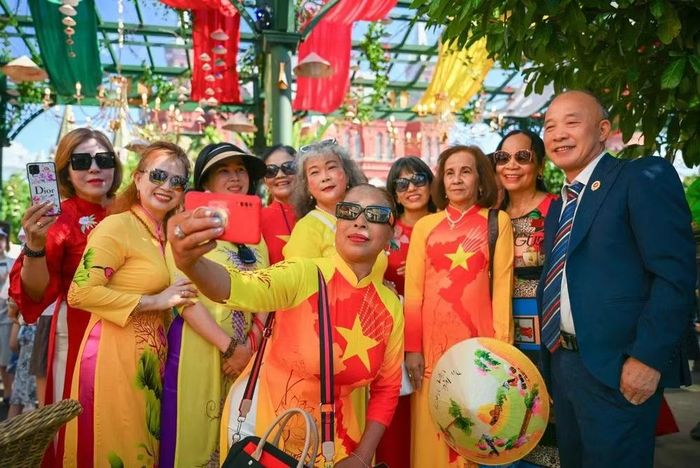 Đoàn du khách Việt trải nghiệm điểm đến Moscow. (Ảnh: CTV)