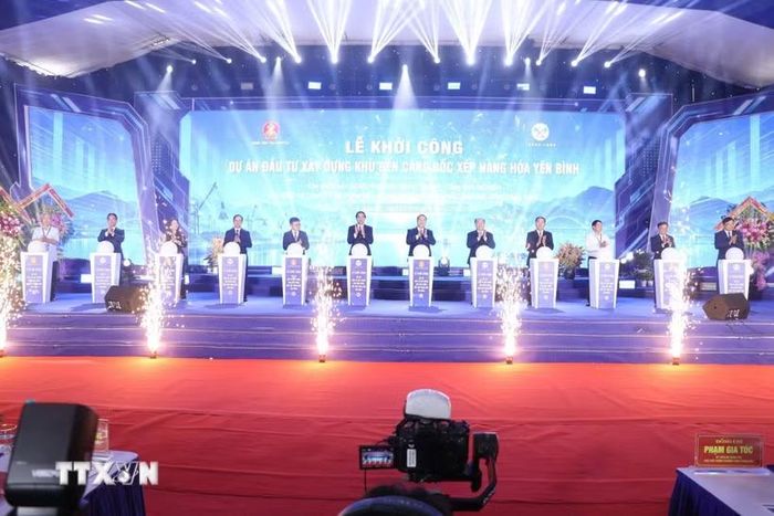 Khởi công dự án Đầu tư xây dựng khu bến cảng bốc xếp hàng hóa Yên Bình, tại phường Trung Thành. (Ảnh: Vũ Hoàng Giang/TTXVN)
