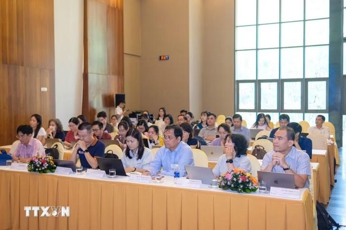 Gần 40 đại biểu, gồm các nhà khoa học, nhà nghiên cứu trẻ, nghiên cứu sinh và học viên tham dự VSOB-5. (Ảnh: Sỹ Thăng/TTXVN)