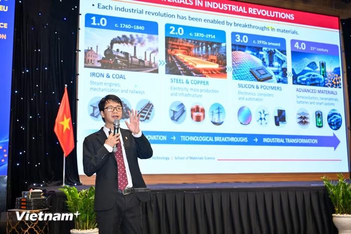 Các diễn giả chia sẻ tại Diễn đàn. (Ảnh: Minh Sơn/Vietnam+)