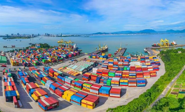 Trong 10 tháng năm 2026, kim ngạch xuất khẩu ước đạt 499 tỷ USD, tăng 27,4% so với cùng kỳ năm trước. (Ảnh: Vietnam+)
