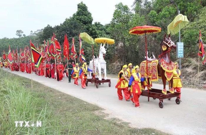 Lễ rước phụng nghinh từ đền Đèo Kẻng về đền Công đồng Bắc Lệ. (Ảnh: Anh Tuấn/TTXVN)