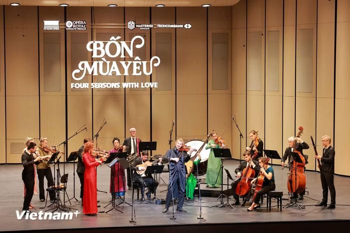 “Four Seasons with Love” được xây dựng qua bốn phần Xuân-Hạ-Thu-Đông, với các tác phẩm khí nhạc đan xen aria, song ca của Giovanni Antonio Guido, Antonio Vivaldi, George Frideric Handel, Jean-Philippe Rameau, Johann Adolf Hasse, Riccardo Broschi… (Ảnh: CTV/Vietnam+)